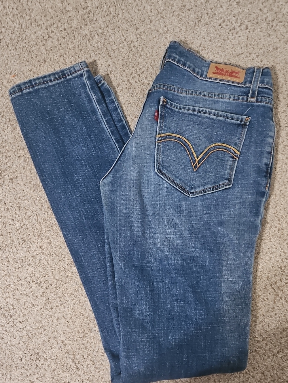 Levi's Women's Skinny Jeans in Medium Blue Wash